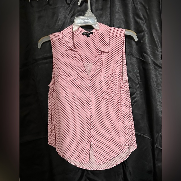 Women’s sleeveless button up blouse - Picture 1 of 3